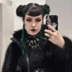 Zenna Lugosi 🐦‍⬛