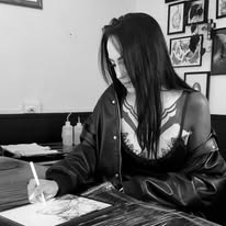 Phoebe : Melbourne tattoo artist