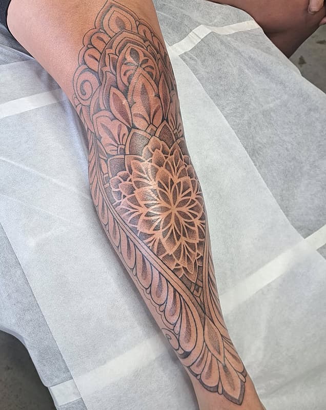 Tattoo by Alex🧜🏼‍♀️• Ornamental Ink • Tattoo Artist