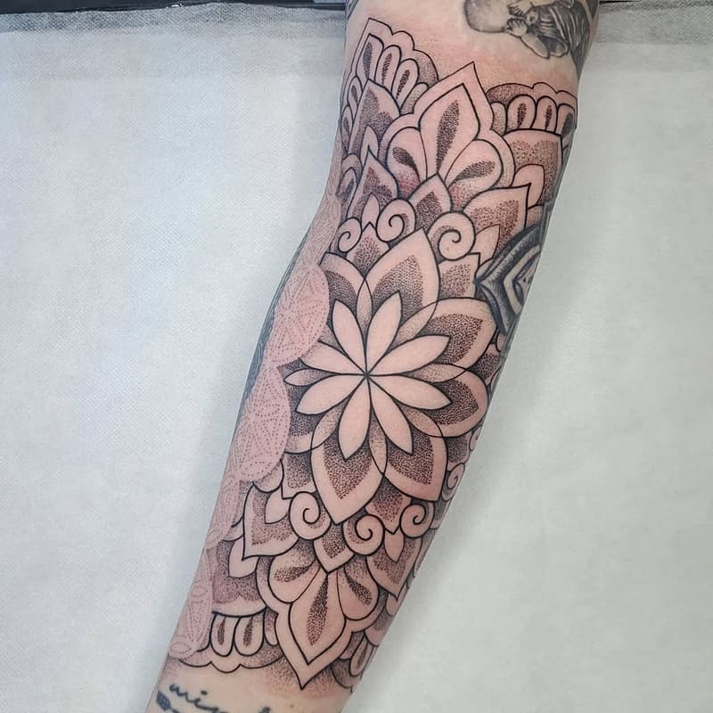 Geometric tattoo by Alex🧜🏼‍♀️• Ornamental Ink • Tattoo Artist