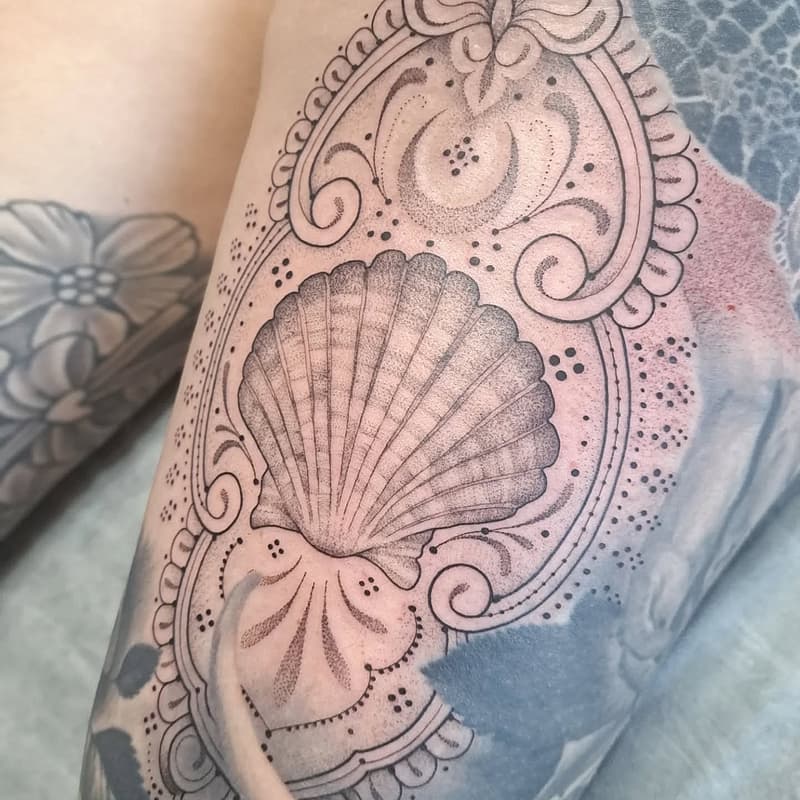 Geometric tattoo by Alex🧜🏼‍♀️• Ornamental Ink • Tattoo Artist