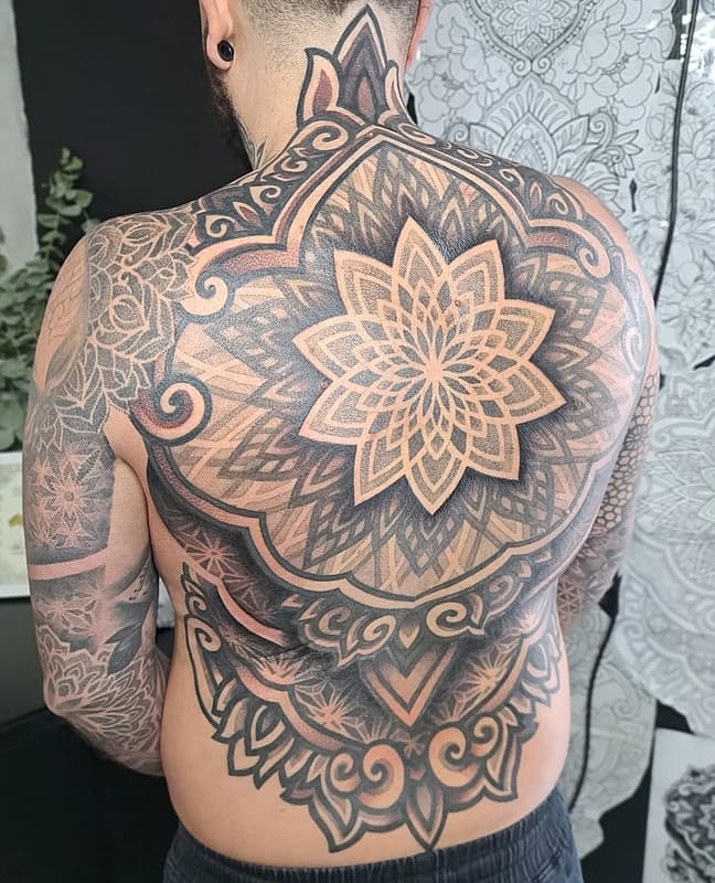 Blackout tattoo by Alex🧜🏼‍♀️• Ornamental Ink • Tattoo Artist