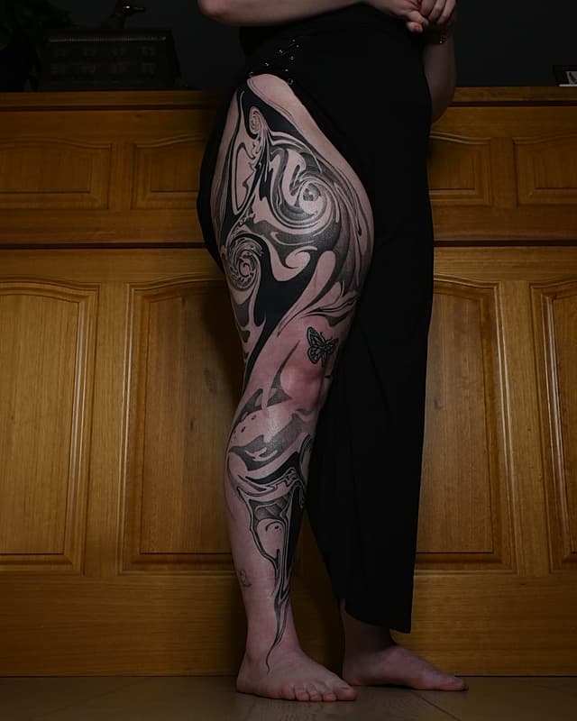 Blackwork tattoo by 𝐒𝐀𝐍𝐏𝐎 𝐋𝐎𝐔