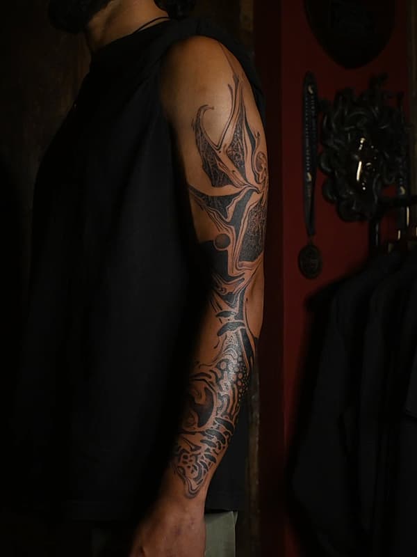 Blackwork tattoo by 𝐒𝐀𝐍𝐏𝐎 𝐋𝐎𝐔
