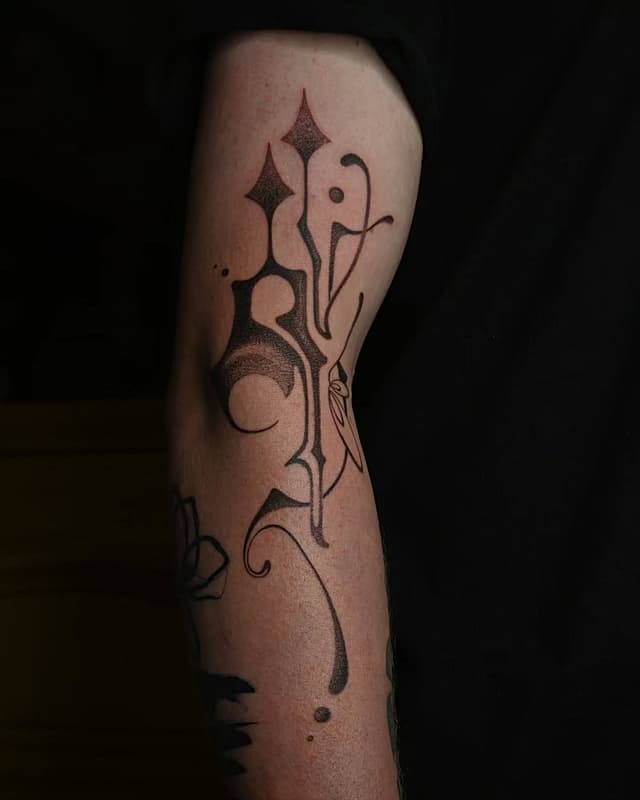 Blackwork tattoo by 𝐒𝐀𝐍𝐏𝐎 𝐋𝐎𝐔