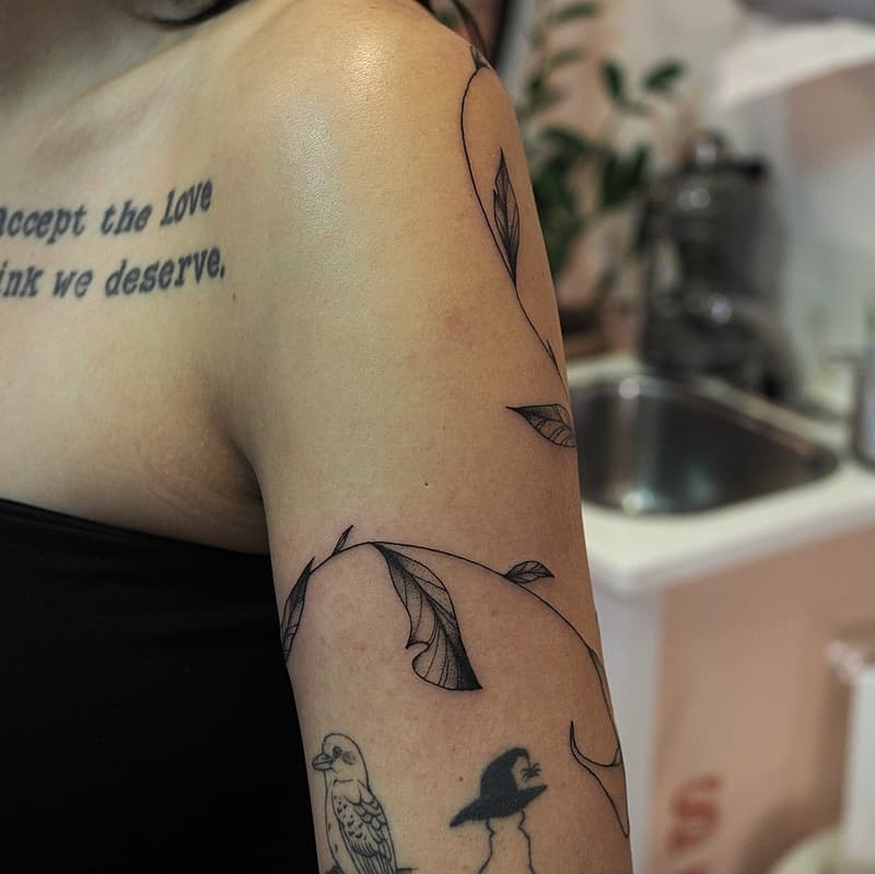 Fineline tattoo by Ogie