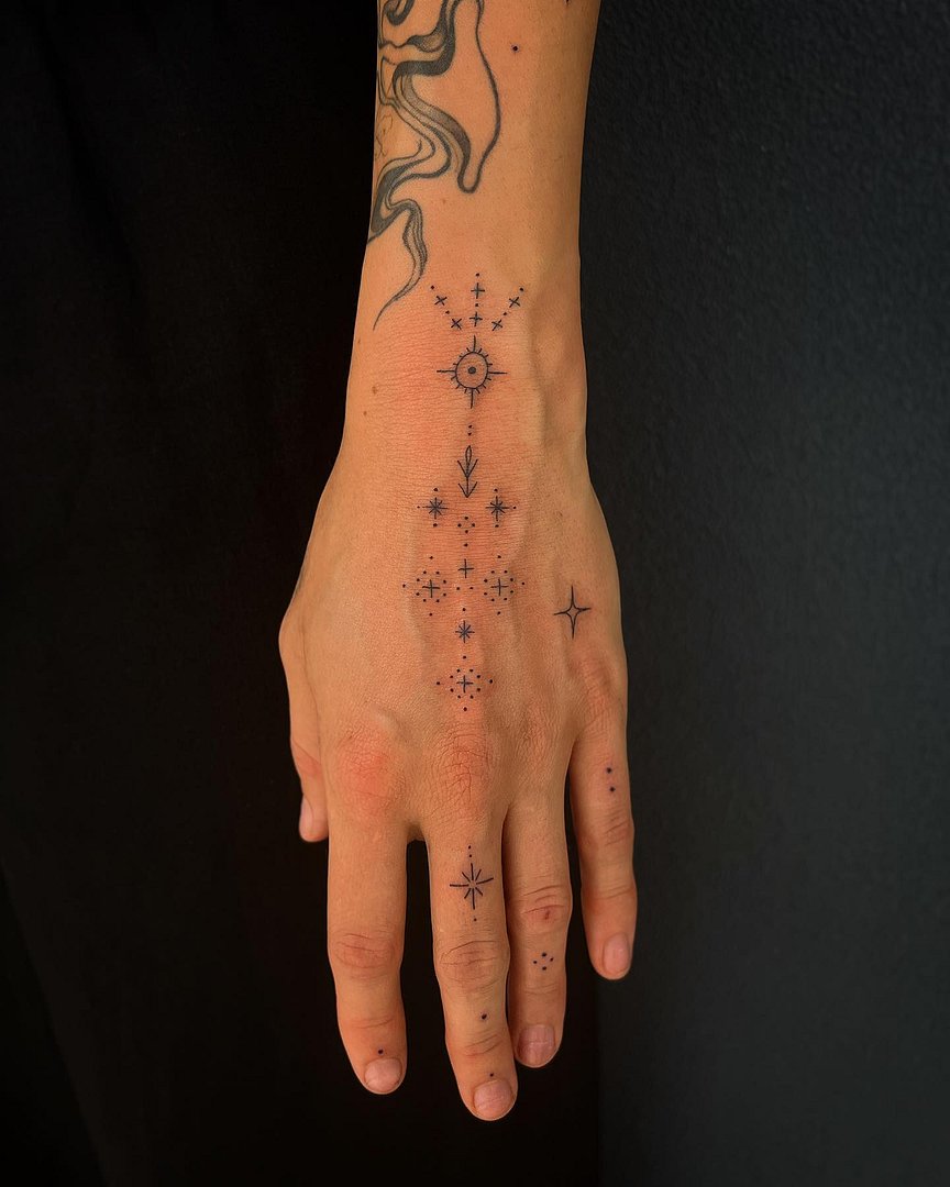 Fineline tattoo by state.of.art_tattoos || emily day 🤍
