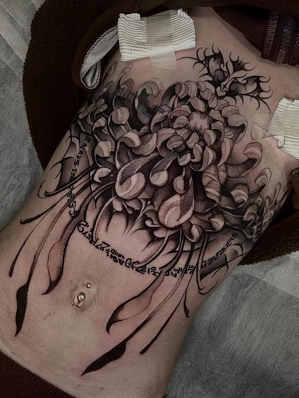 Blackwork tattoo by ✧ 𝐄 𝐋 𝐋 𝐈 𝐄 ✧