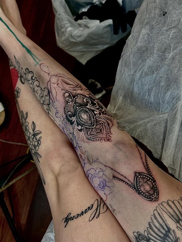 Blackwork tattoo by ✧ 𝐄 𝐋 𝐋 𝐈 𝐄 ✧