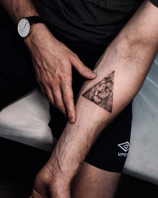 Fineline tattoo by Heize · Sydney tattoo artist