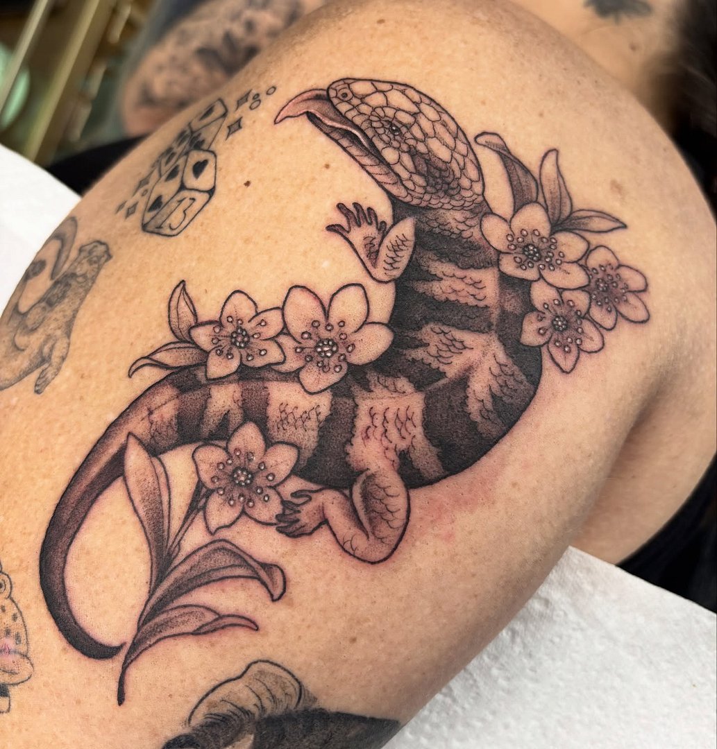 Illustrative tattoo by Izzy