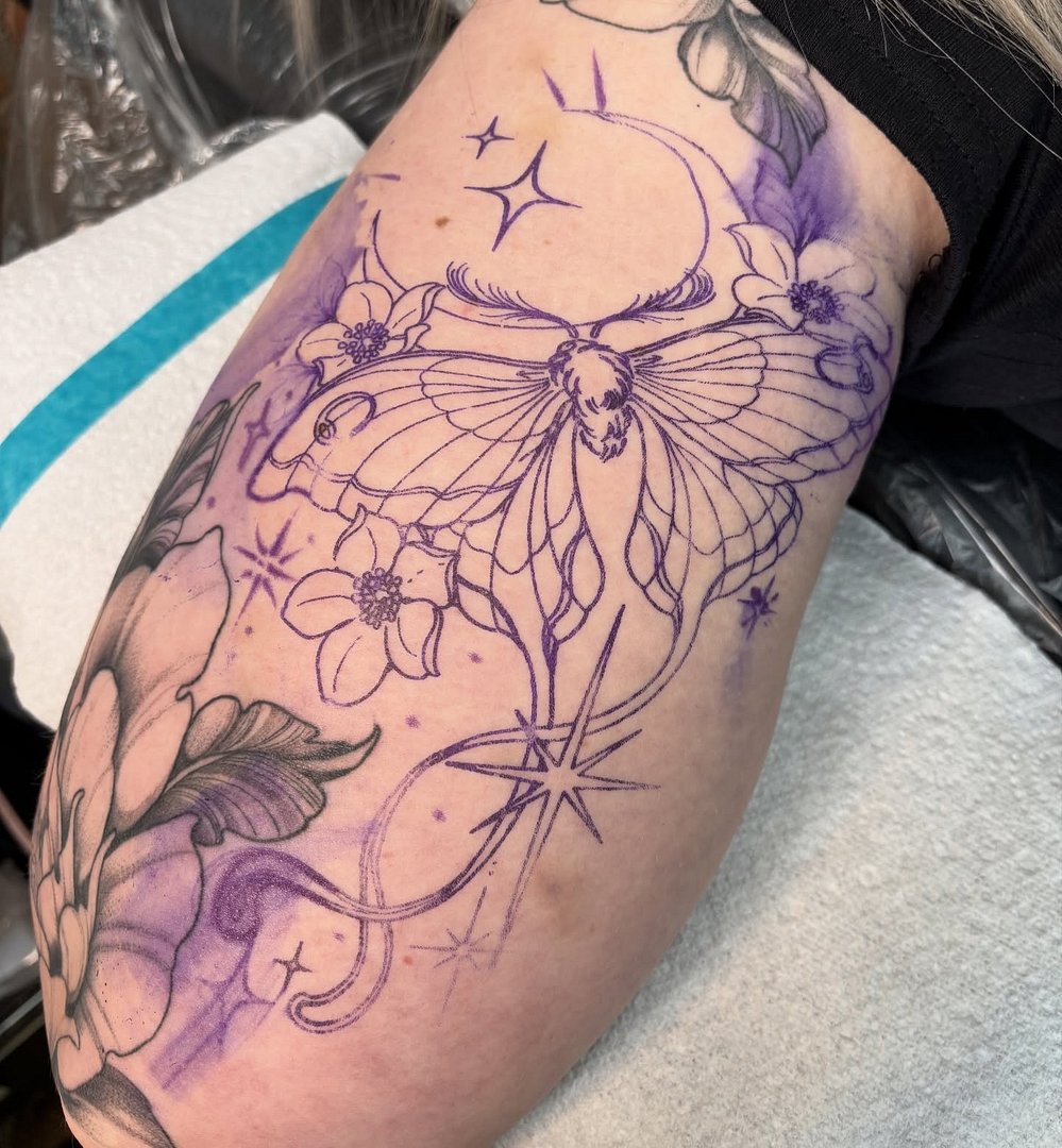 Illustrative tattoo by Izzy