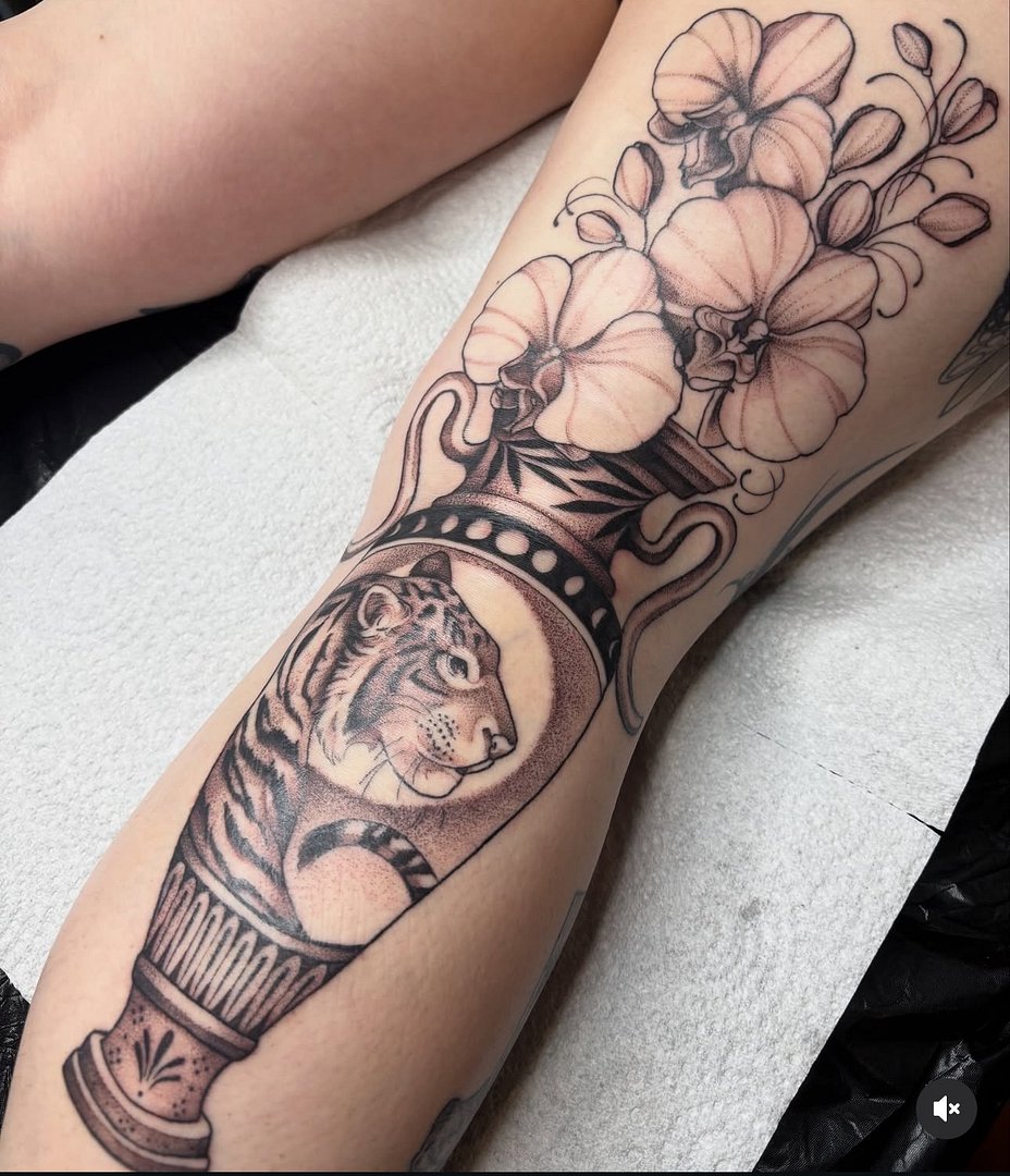 Illustrative tattoo by Izzy