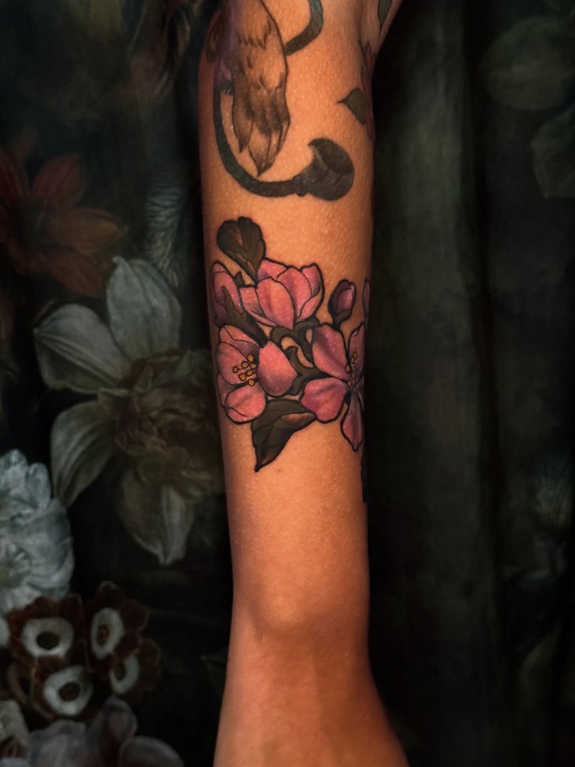 Neo-Traditional tattoo by Sebastian • Tattoo Artist Frankfurt