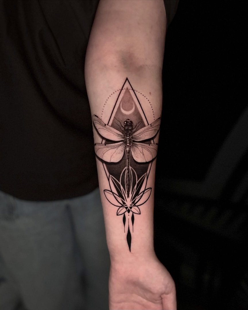 Ornamental tattoo by Soleya.ink