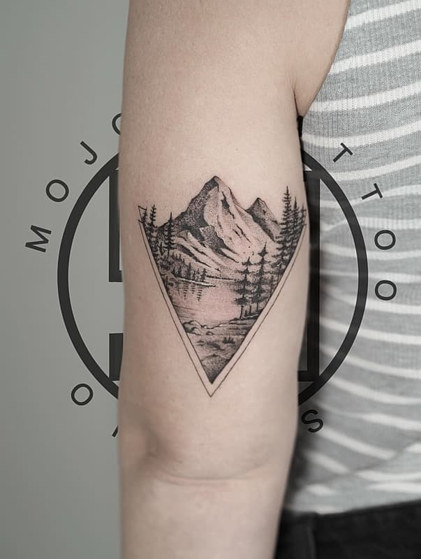 Micro-realism tattoo by Mojo
