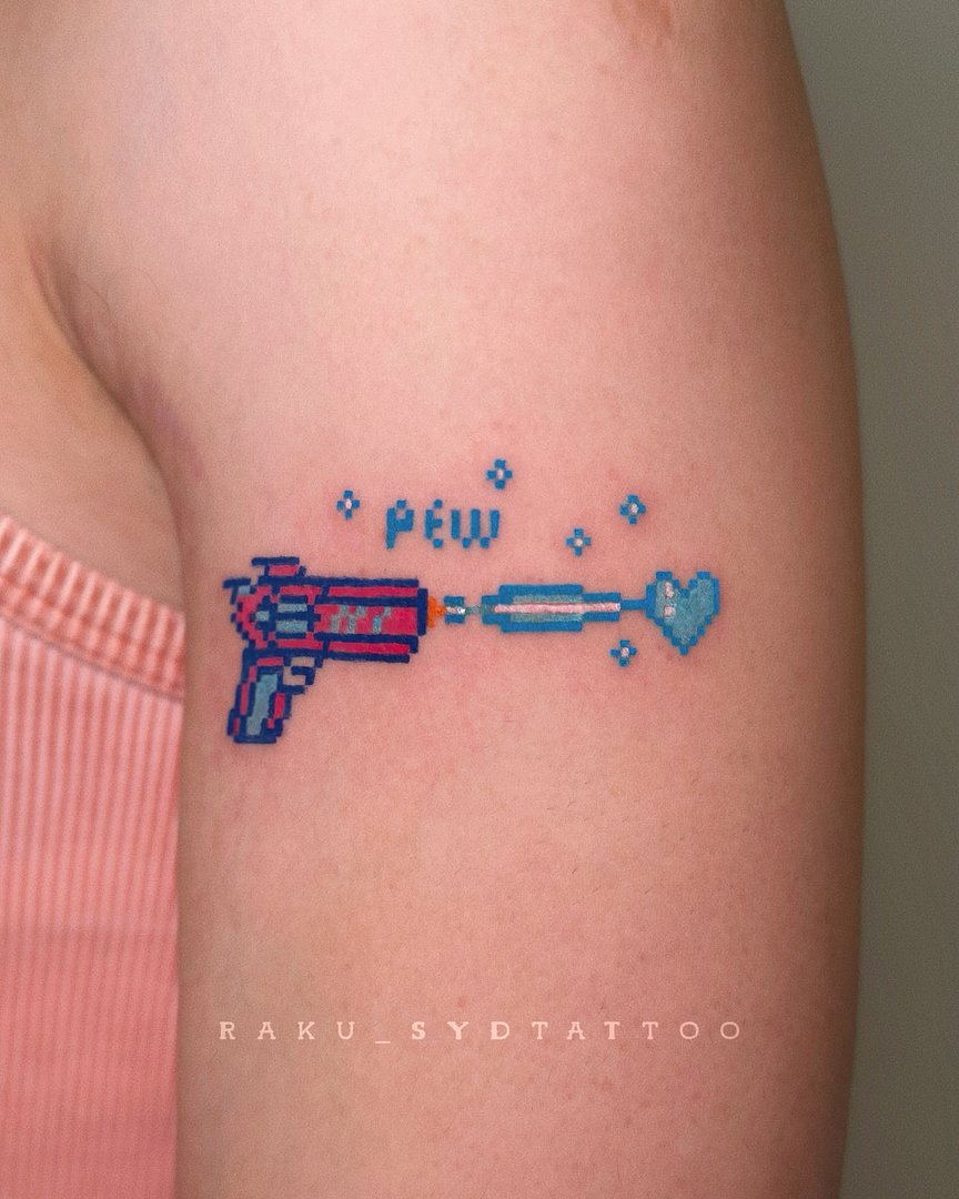 Micro-realism tattoo by Raku Lee
