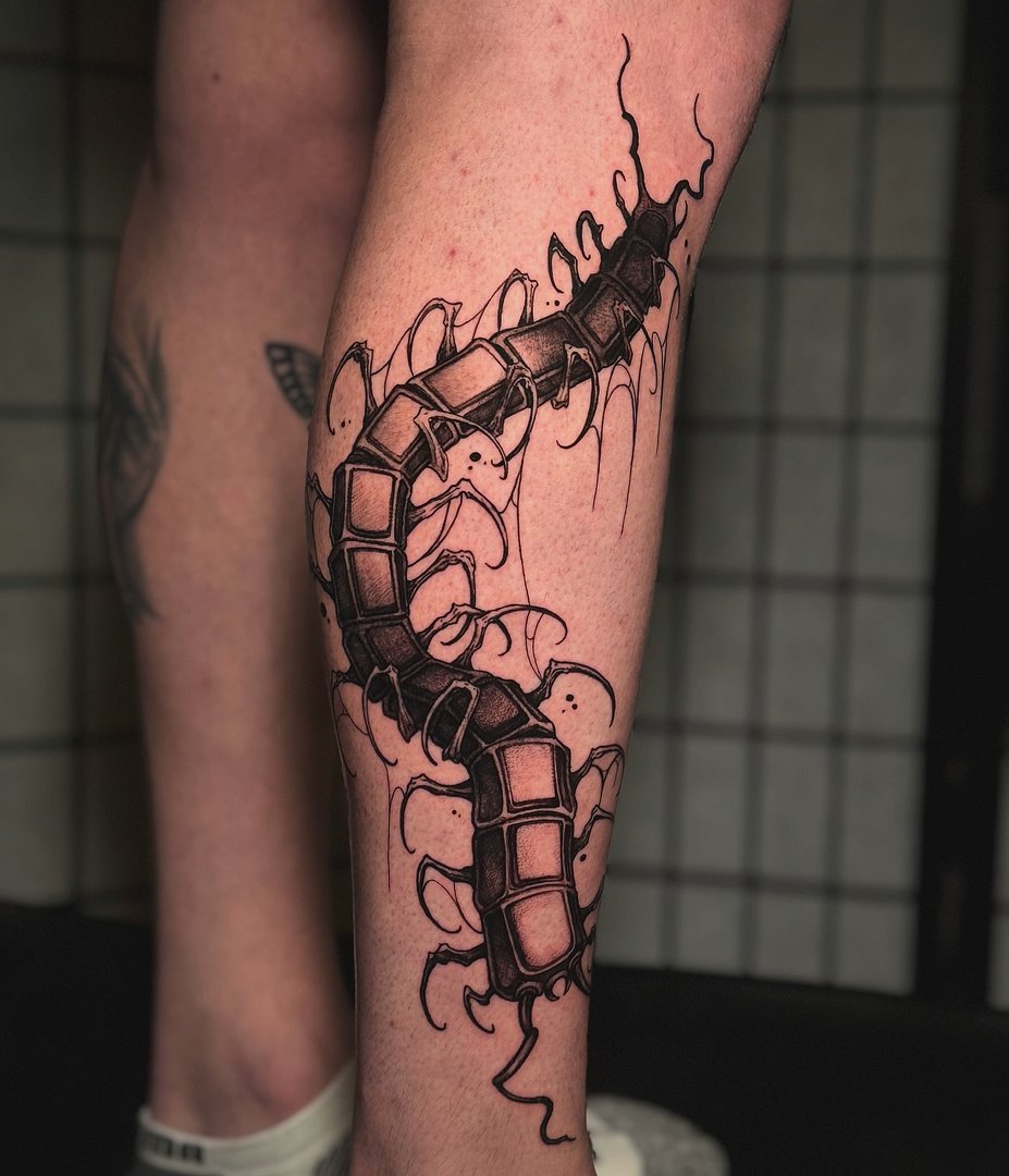 Blackwork tattoo by 33blk