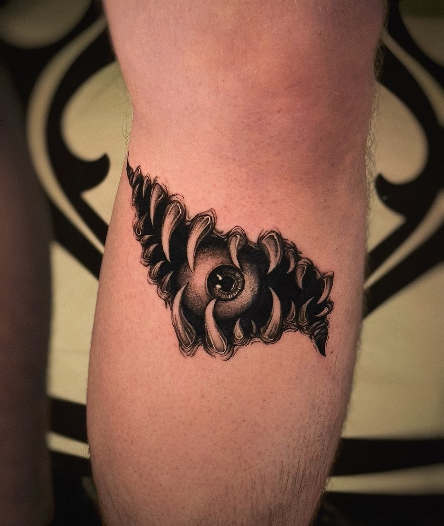 Blackwork tattoo by 33blk