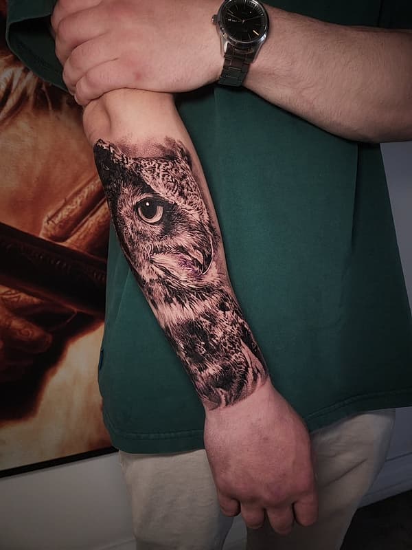 Illustrative tattoo by Mish