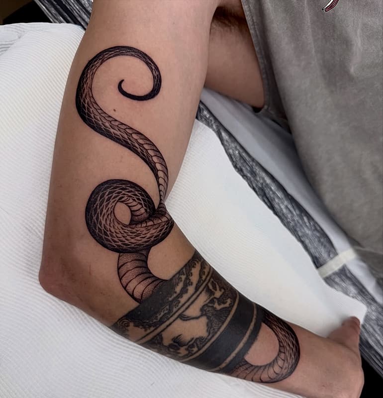 Illustrative tattoo by NICO PEDRAZA