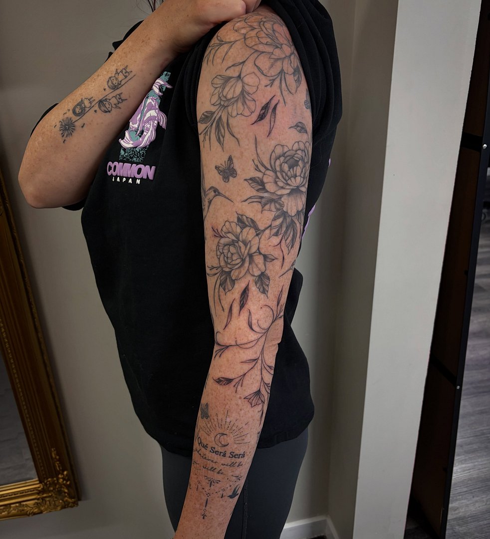Ornamental tattoo by Tam