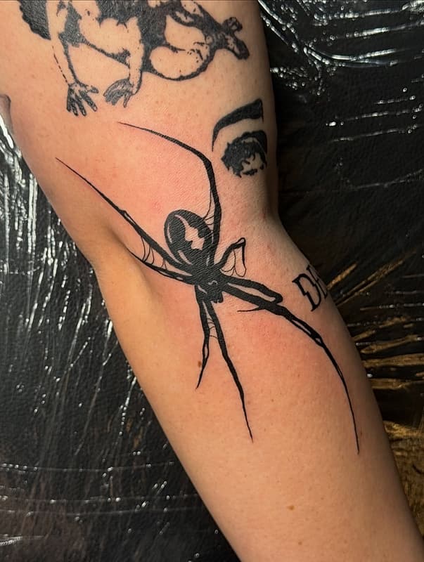 Tattoo by 𝔇𝔞𝔯𝔨𝔞𝔯𝔪𝔬𝔲𝔯 in Melbourne