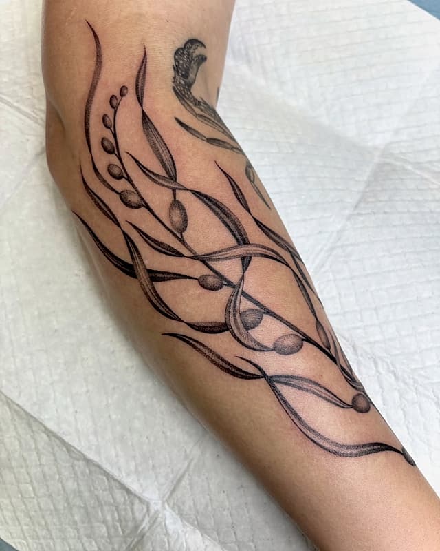 Ornamental tattoo by Riesa