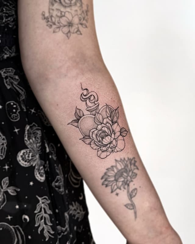 Illustrative tattoo by 𝙎𝙃𝙀𝙇𝙇 𝙏𝘼𝙏𝙏𝙎