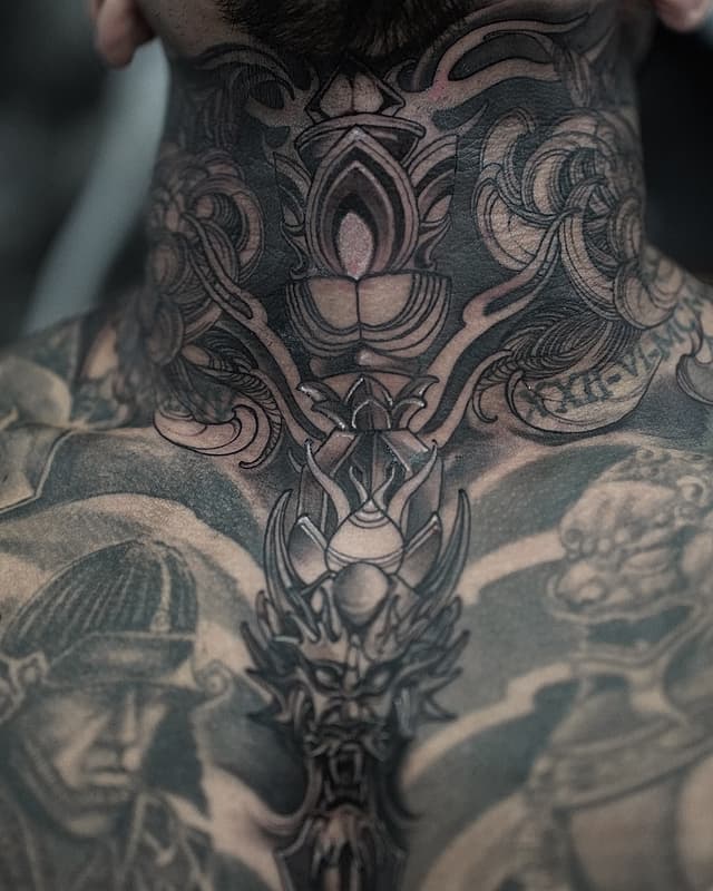 Blackwork tattoo by Sandy Beachez