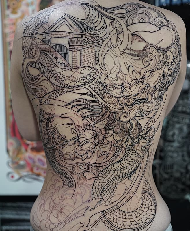 Blackwork tattoo by Sandy Beachez