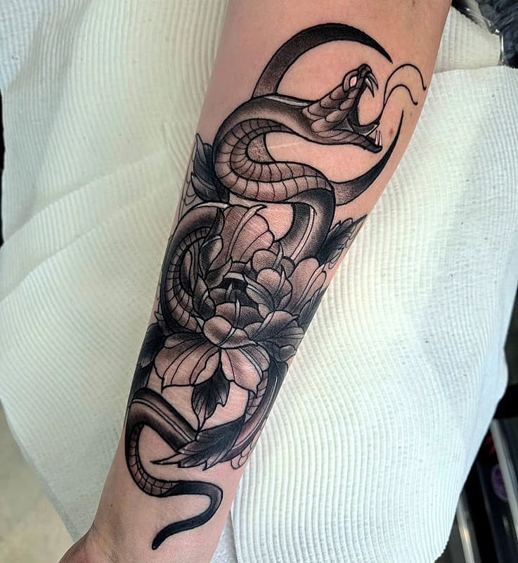 Neo-Traditional tattoo by Haileii Tattoos