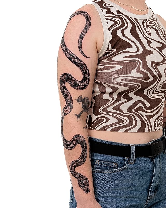 Micro-realism tattoo by 𝕷𝖔𝖟  𓆌