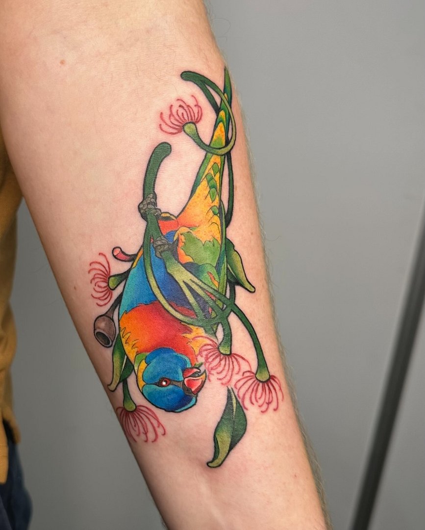 Neo-Traditional tattoo by Zenna Lugosi 🐦‍⬛