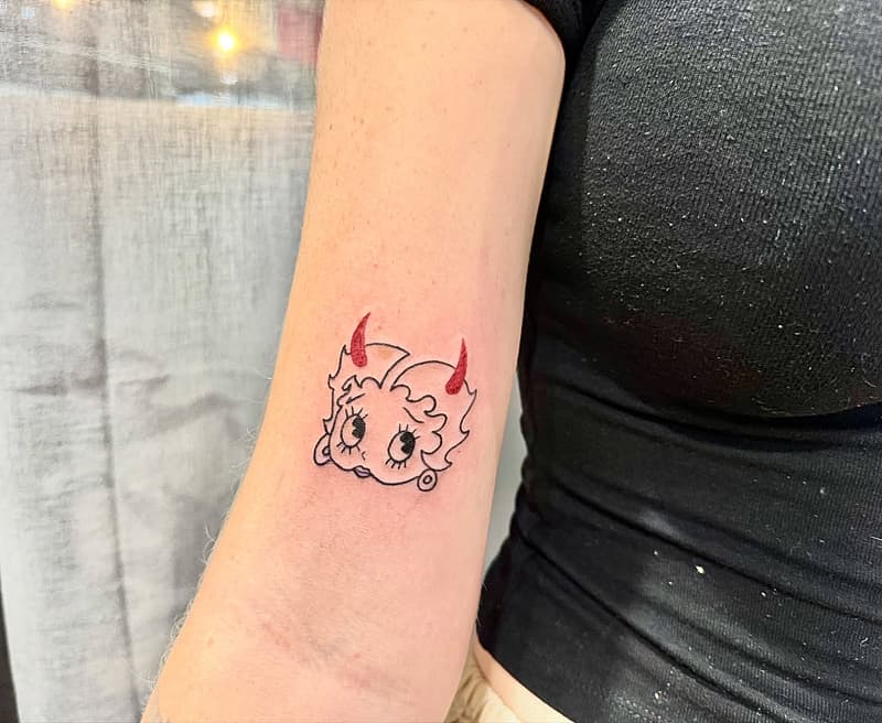 Fineline tattoo by ‧₊˚✧𝓢𝓸𝓹𝓱𝓲𝓮 𝓑𝓵𝓸𝓷𝓭𝓮𝓵 ✧˚₊‧