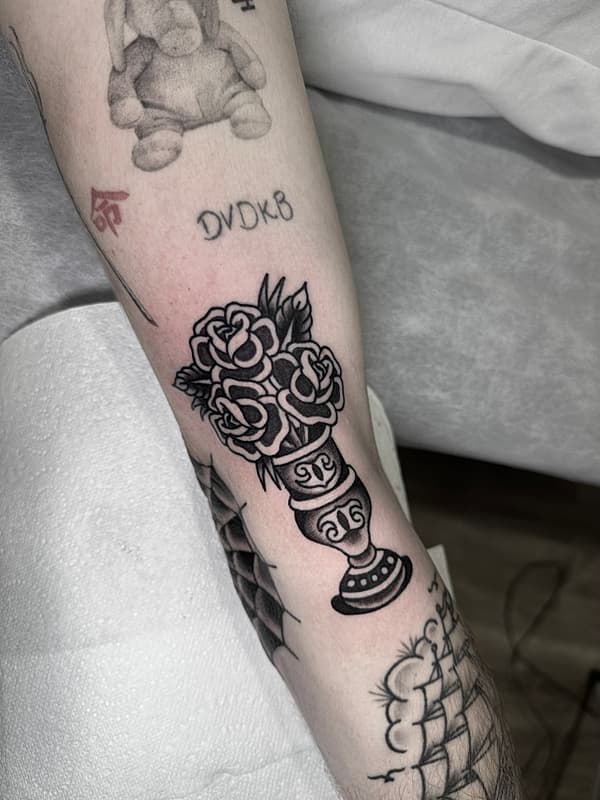 American Traditional tattoo by 𝕸𝖆𝖙 𝕾𝖈𝖍𝖚𝖑𝖙𝖟