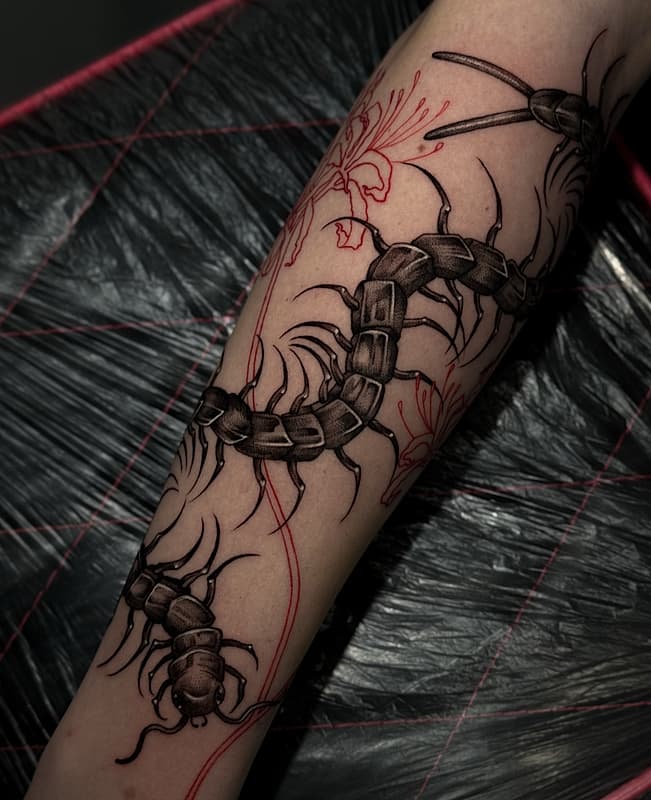 Blackwork tattoo by Kaizen Ink 