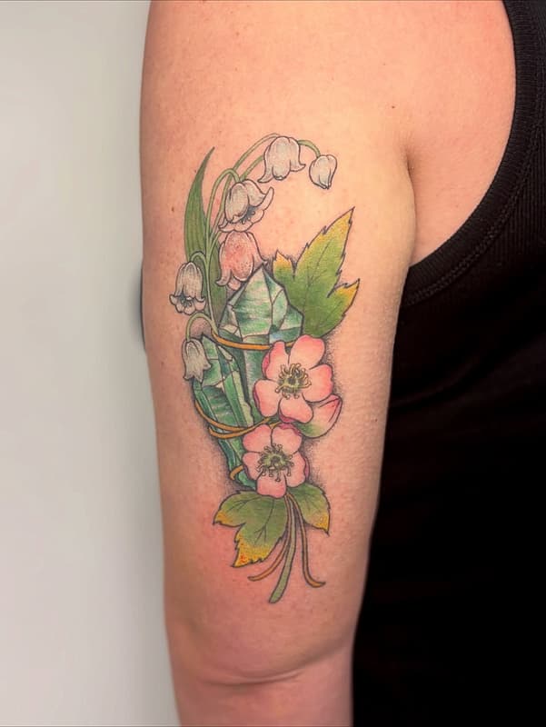 Neo-Traditional tattoo by 𝖘𝖎𝖓𝖊𝖆𝖉 𝖇𝖗𝖊𝖊𝖟𝖊 FLT STUDIO