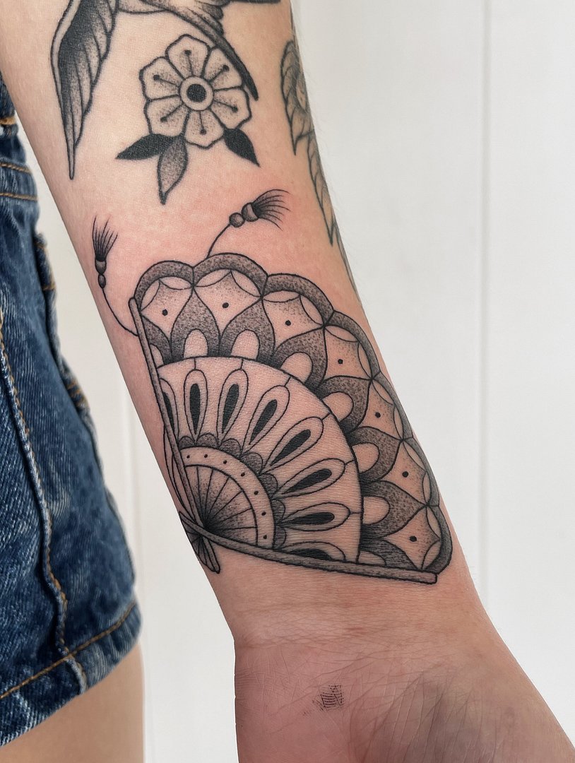 Blackwork tattoo by Siarn Engels