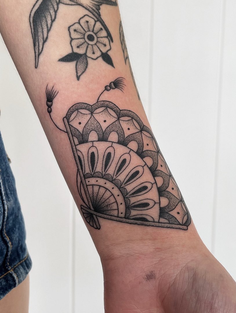 Botanical tattoo by siarnthecatwitch