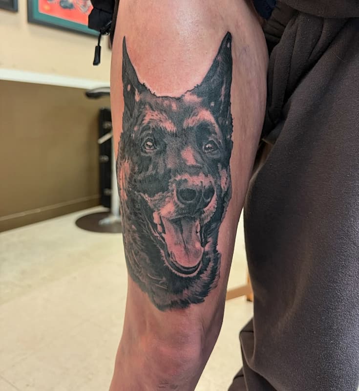 Illustrative tattoo by Martin Asence