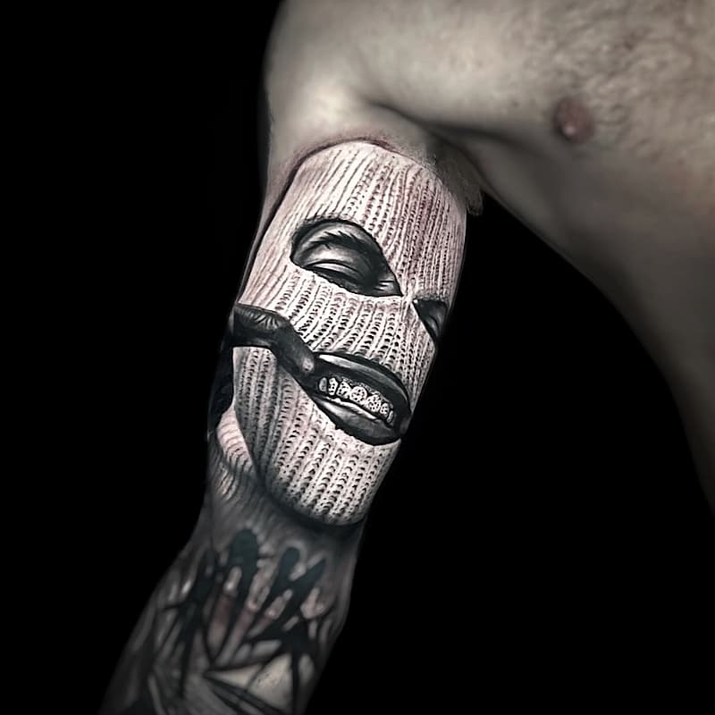 Realism (black & grey) tattoo by 🅃🅈🄴🅂🄰🅂🄻🄴🄴🄿
