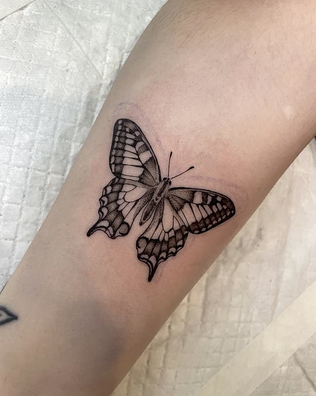 Blackwork tattoo by Phoebe : Melbourne tattoo artist