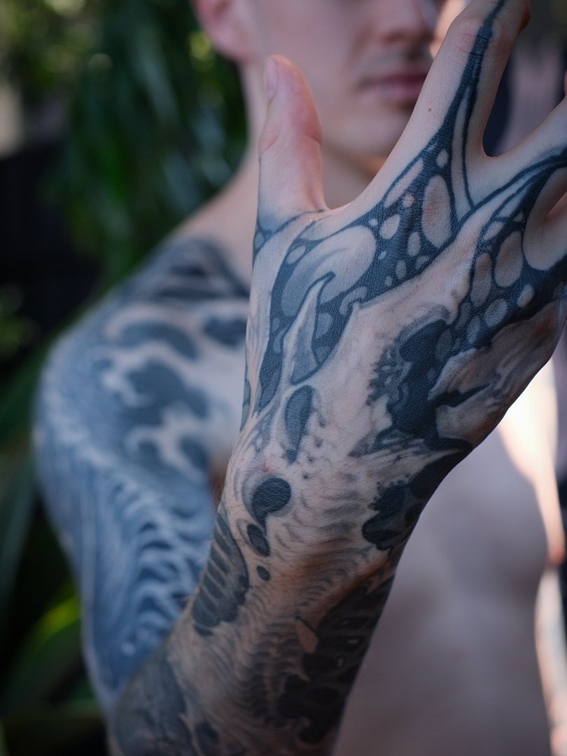Blackwork tattoo by Alessio vanzan