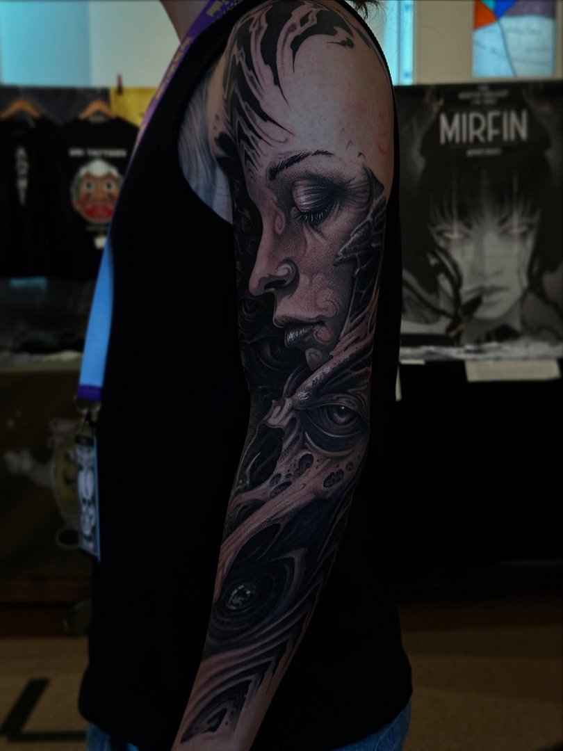 Blackwork tattoo by Alessio vanzan