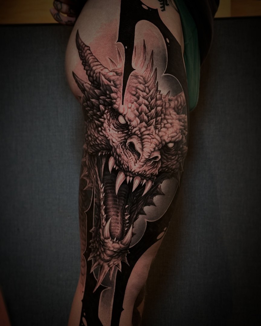 Blackwork tattoo by Alessio vanzan
