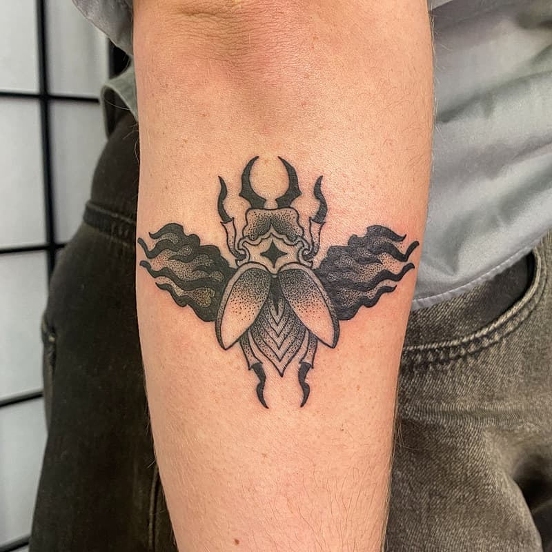 Illustrative tattoo by Chloe
