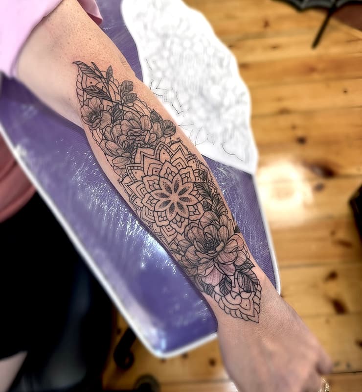 Geometric tattoo by Lucille Brawl Tattoos