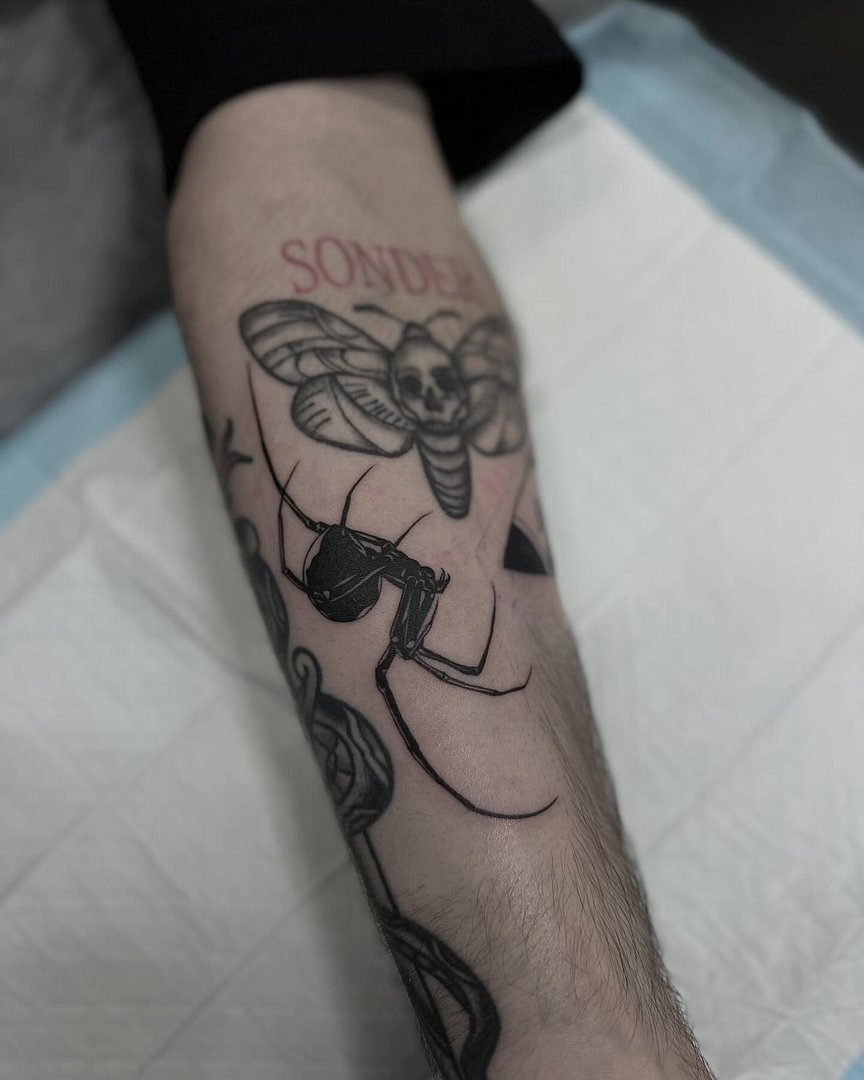Blackwork tattoo by Dillon