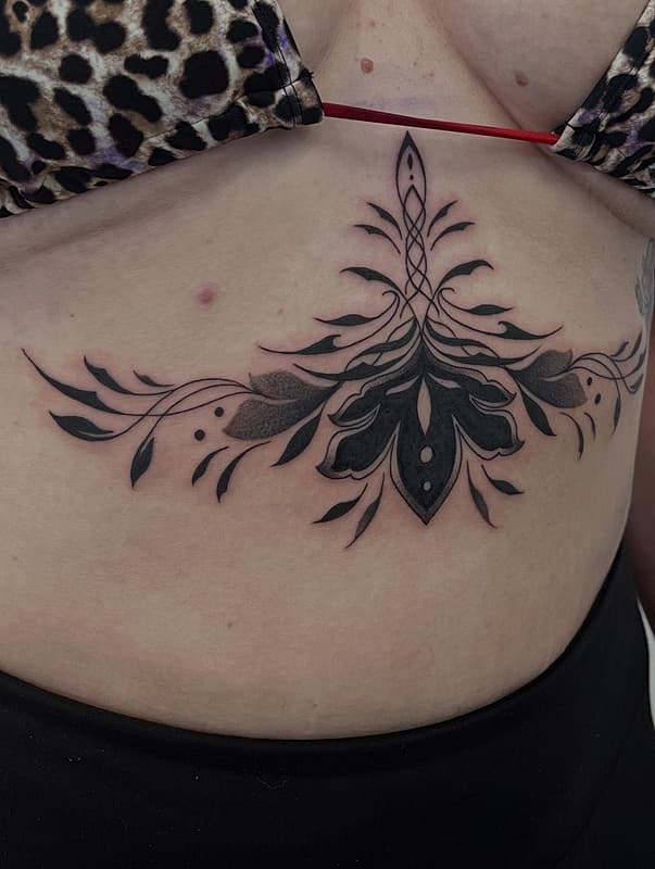 Blackwork tattoo by Stevie Rhiannon•Tattoo Artist